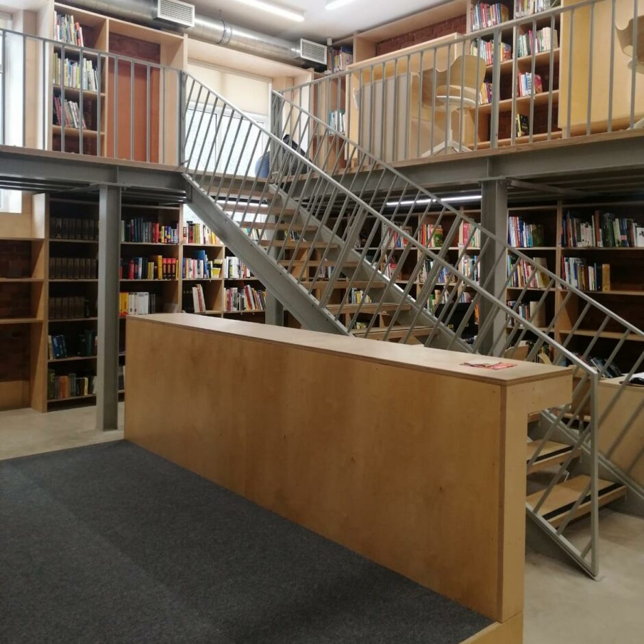 Alojas Ausekļa vidusskolas bibliotēka