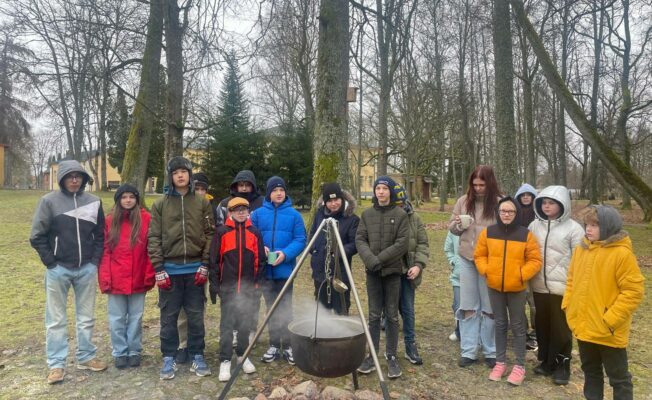Barikāžu atcere pasākums Alojas skola