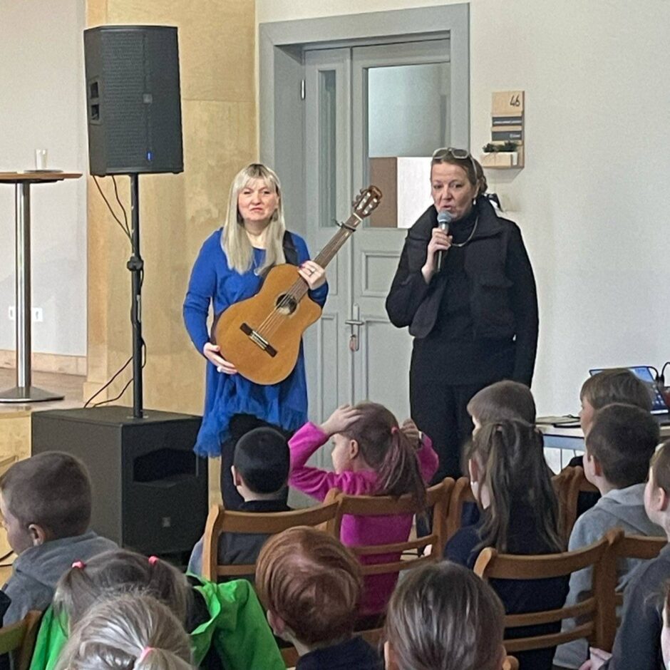 Skolas soma, Alojas Ausekļa vidusskolas sākumskolas skolēni