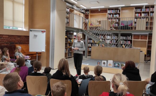 Tikšanās ar rakstnieci Lauru Vinogradovu