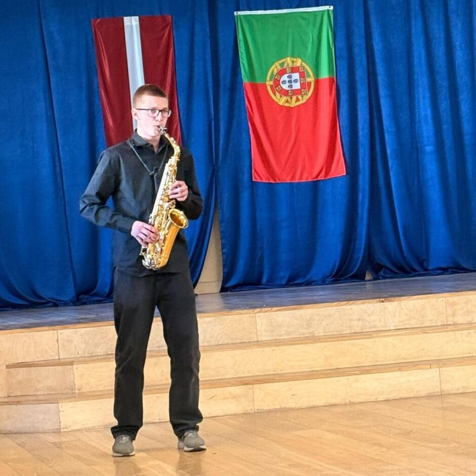 saksafonu pūs Miķelis Siktārs