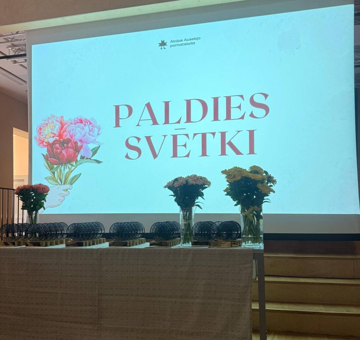 Ekrānā redzams uzraksts 